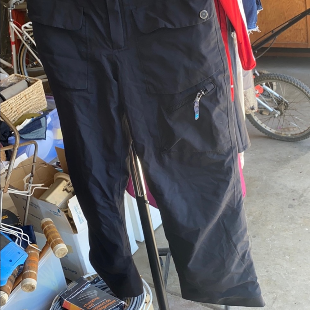 Black size large snowboarding pants